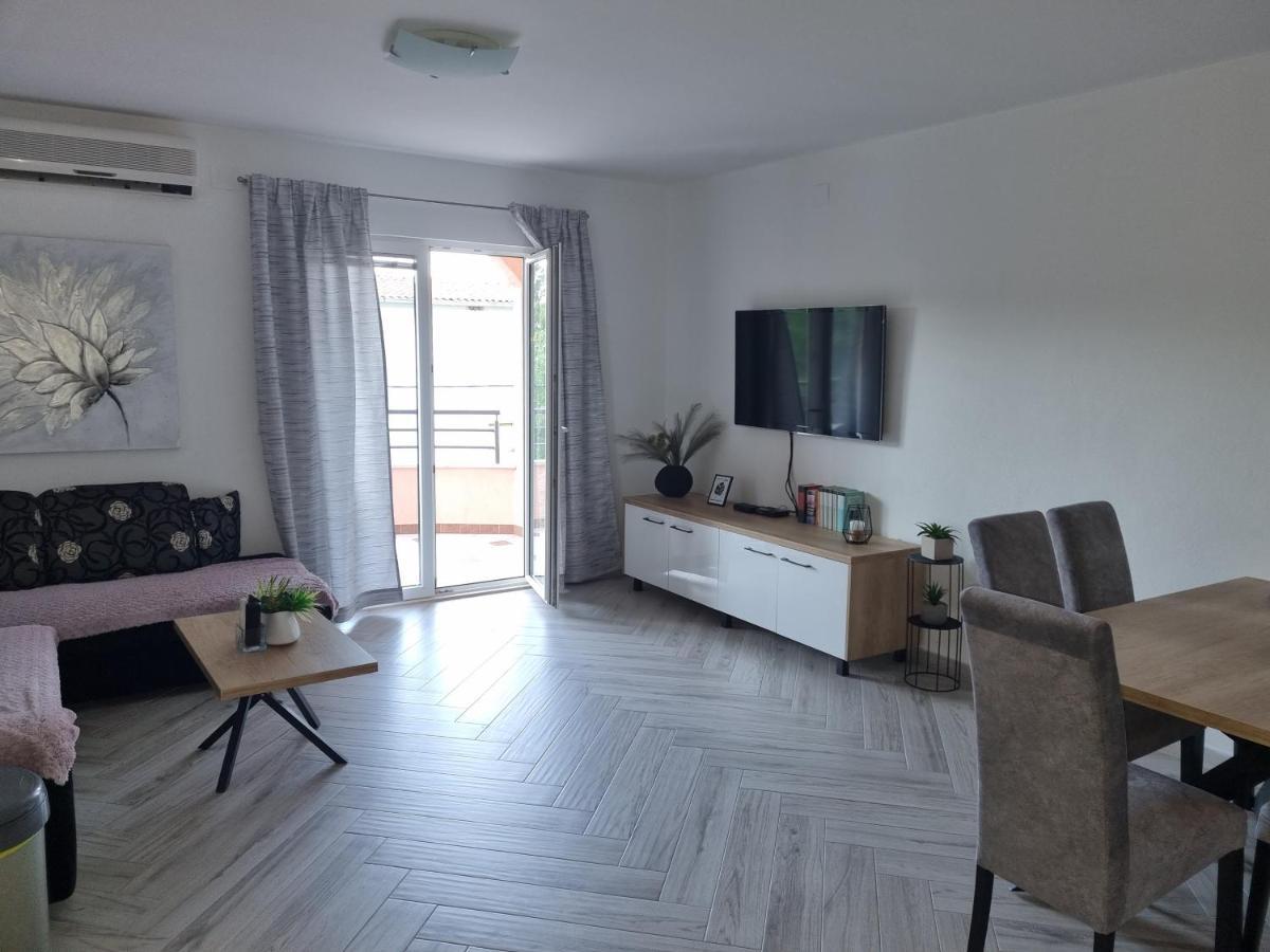 Apartments Ledic Krvavica Eksteriør bilde